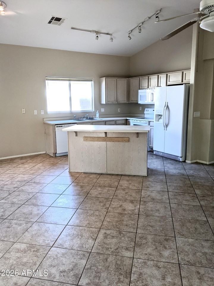 3030 W Rose Garden Ln - Photo 3 of 15