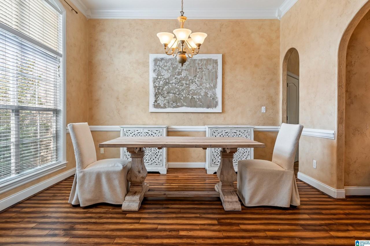 310 Chateau Way - Photo 6 of 41