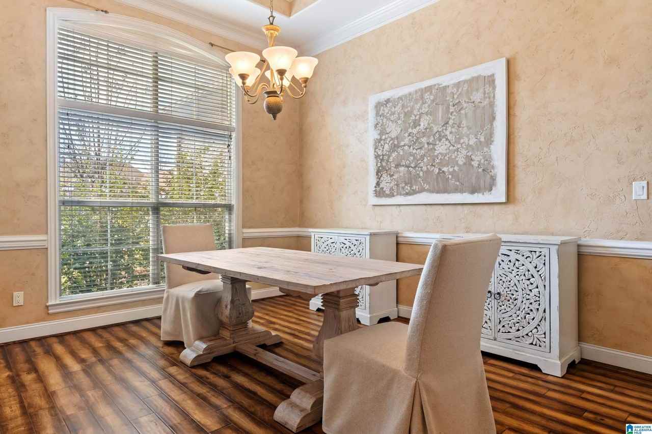 310 Chateau Way - Photo 7 of 41