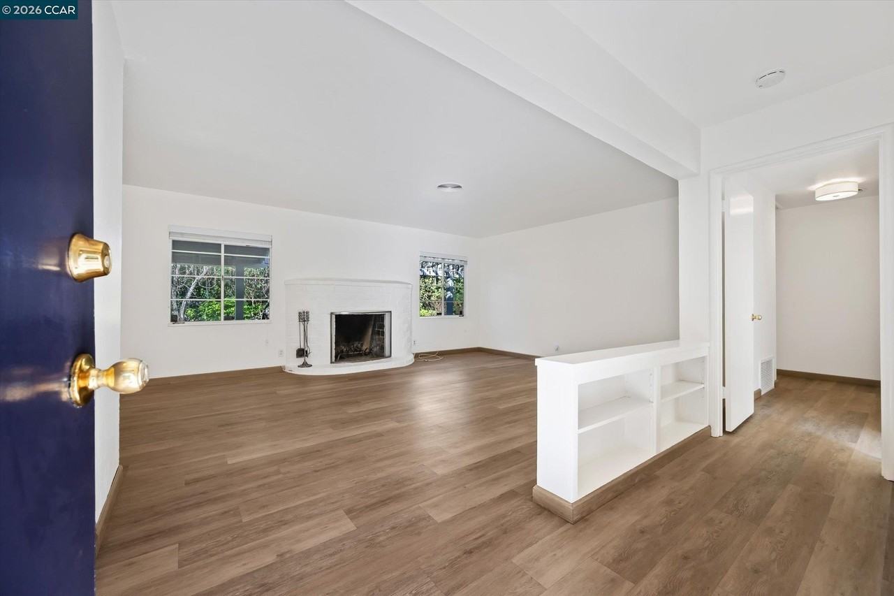 553 Miner Rd - Photo 4 of 28