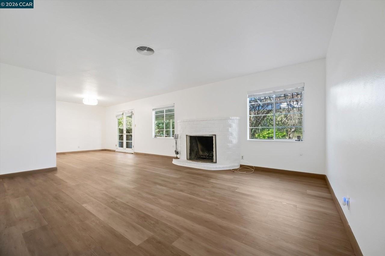 553 Miner Rd - Photo 7 of 28