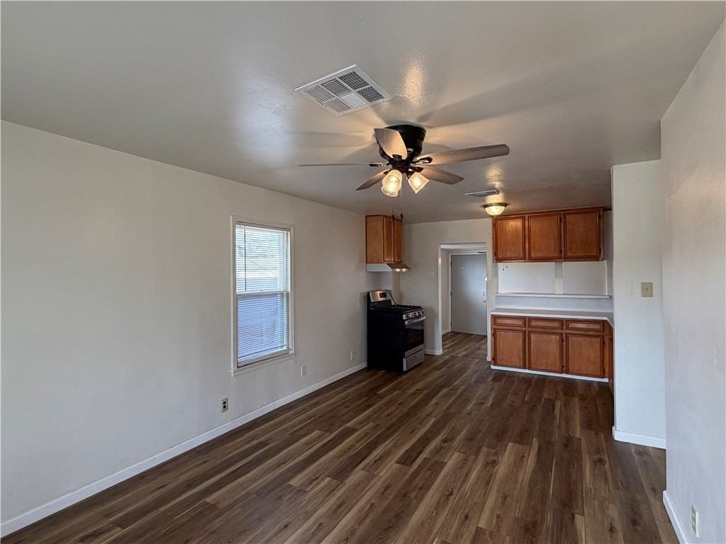 2106 Harvard St - Photo 4 of 23