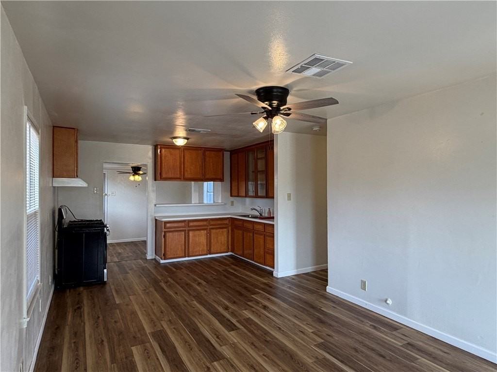 2106 Harvard St - Photo 5 of 23