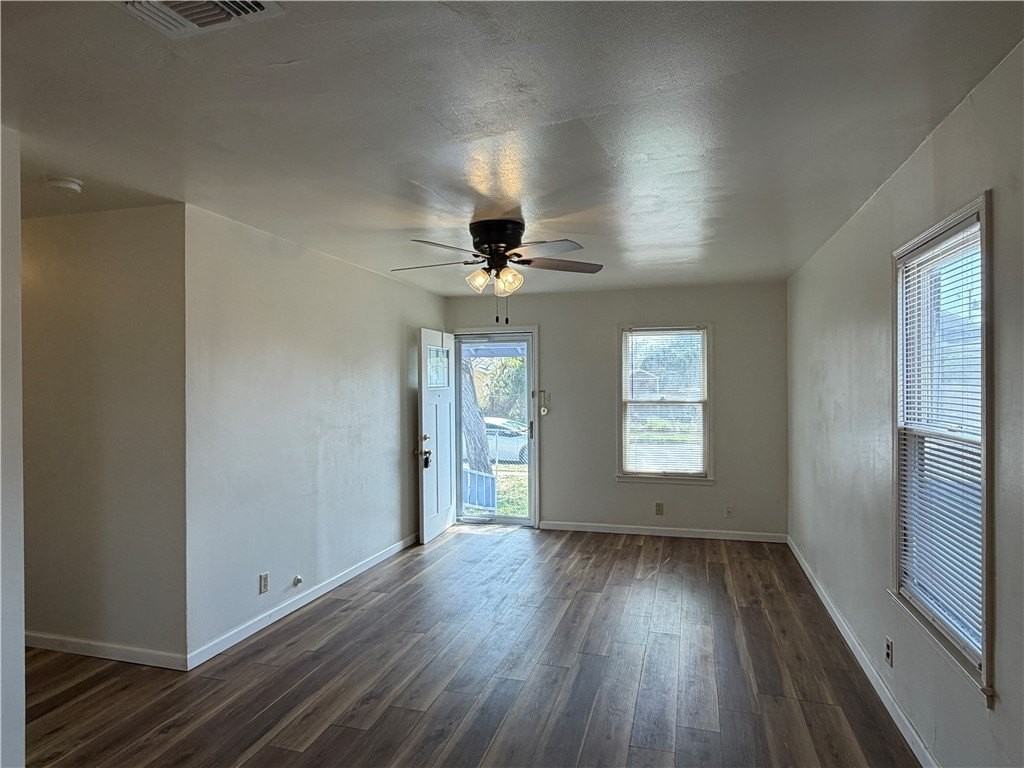 2106 Harvard St - Photo 6 of 23