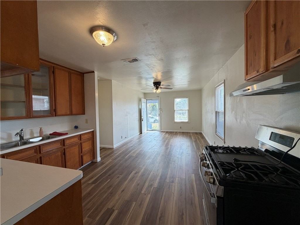 2106 Harvard St - Photo 7 of 23