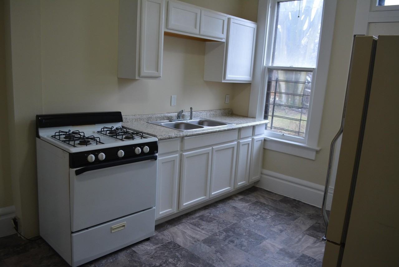 1257 Dennison Ave - Photo 4 of 8