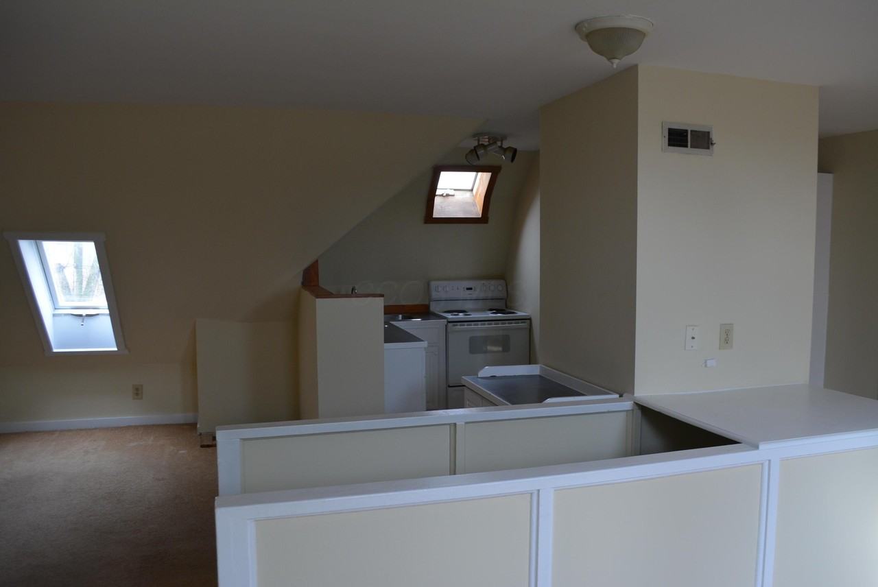 1353 Highland St Unit D - Photo 5 of 18