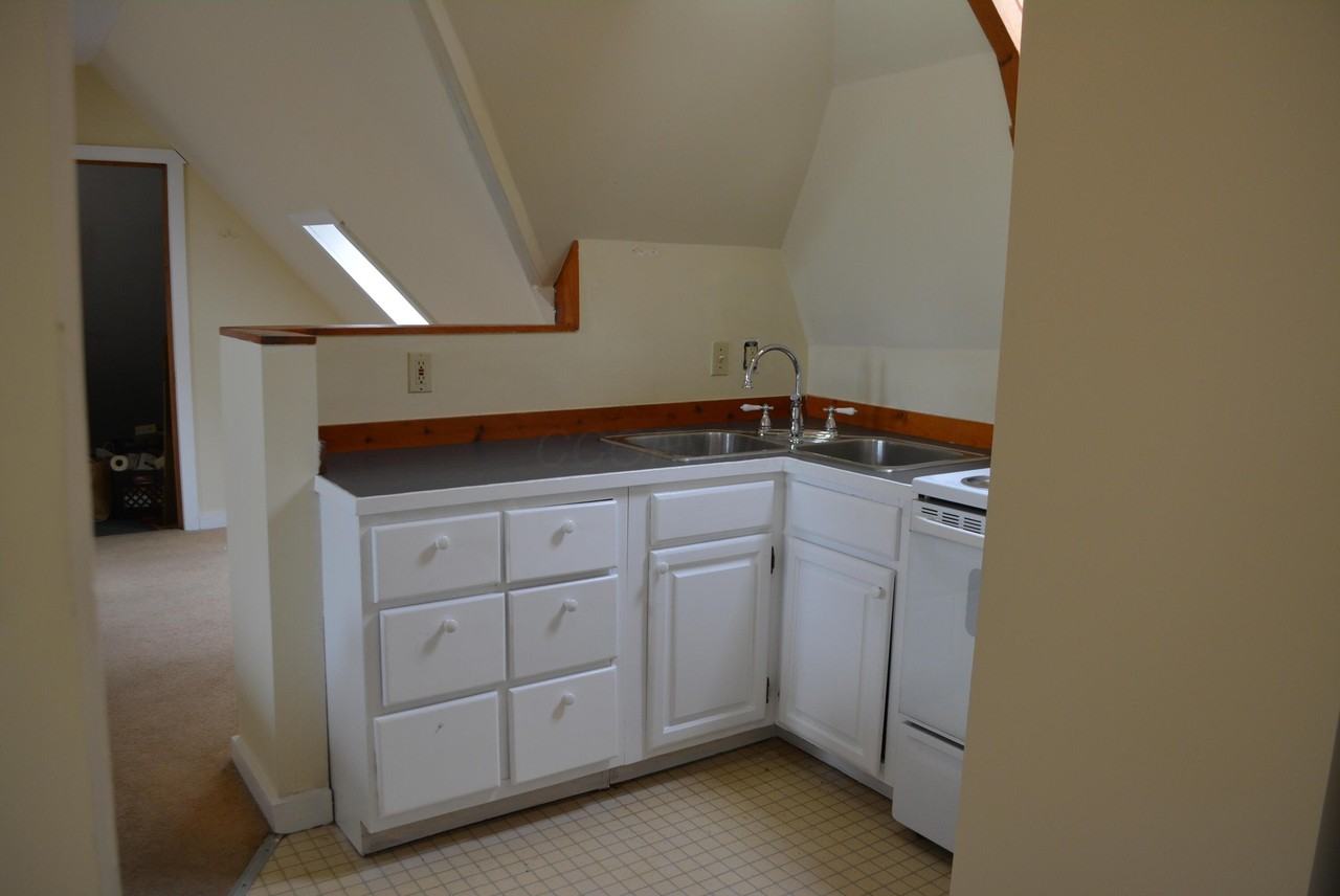 1353 Highland St Unit D - Photo 6 of 18