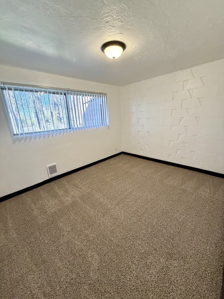 135 Sandy Dr N #135 - Photo 3 of 8