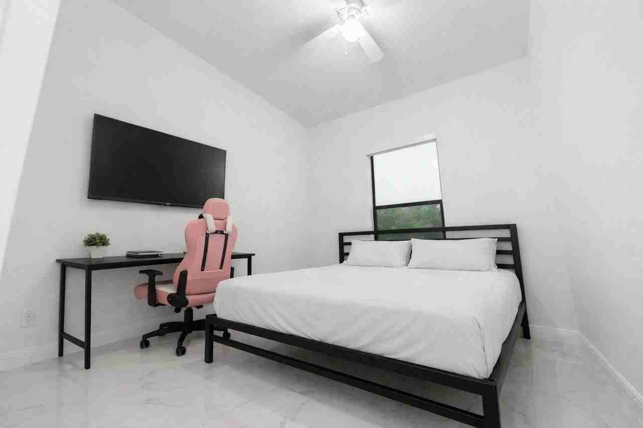 W 9th St - Photo 7 of 7