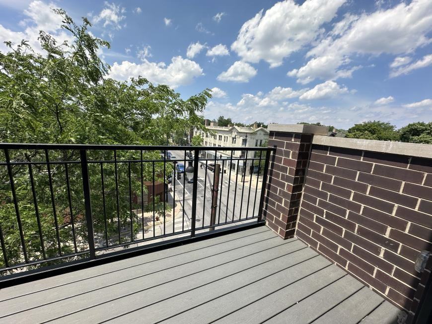 6355 N Glenwood Ave - Photo 2 of 10