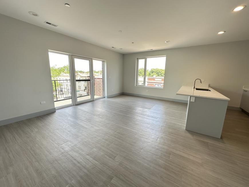 6355 N Glenwood Ave - Photo 3 of 10