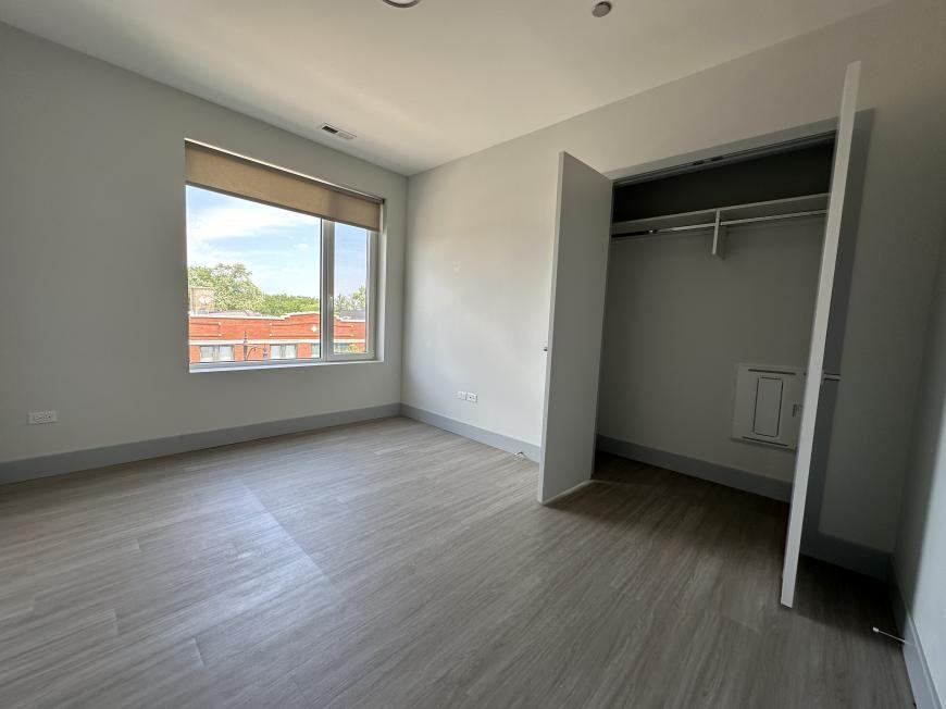 6355 N Glenwood Ave - Photo 7 of 10