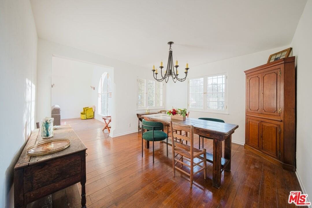 3015 N Beachwood Dr - Photo 7 of 30