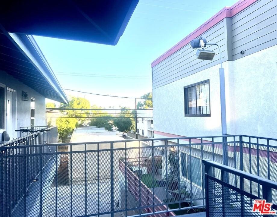 1132 Alameda Ave - Photo 4 of 31