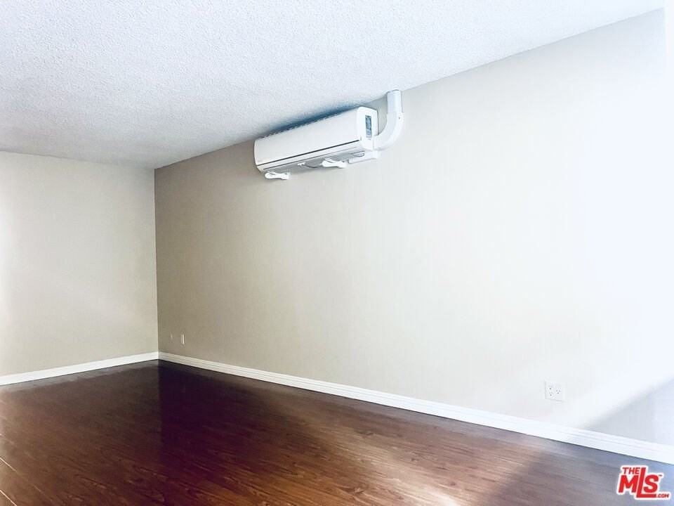 1132 Alameda Ave - Photo 7 of 31