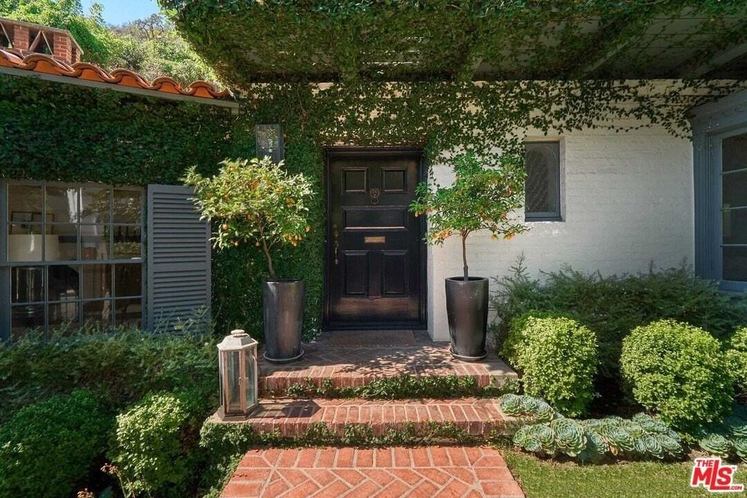 2097 Outpost Dr - Photo 2 of 11