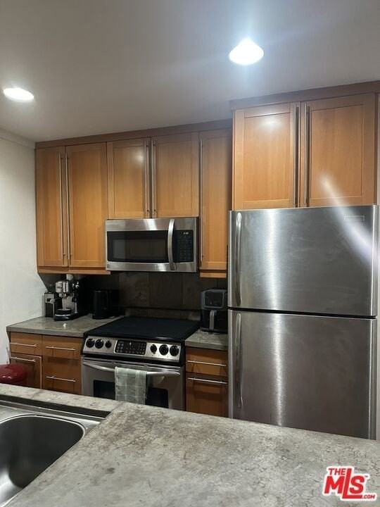 1230 N Sweetzer Ave Apt 112 - Photo 2 of 15