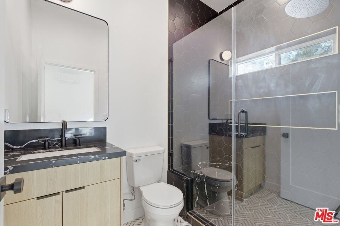 2837 S Redondo Blvd - Photo 5 of 50