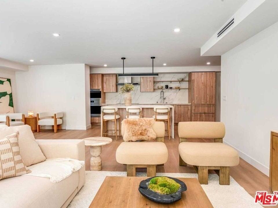 350 N Palm Dr Apt 401 - Photo 5 of 29