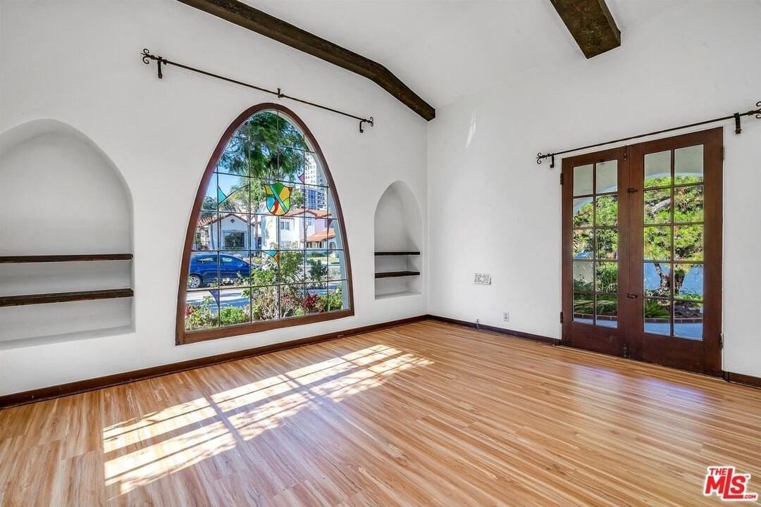 10630 Wellworth Ave - Photo 2 of 17