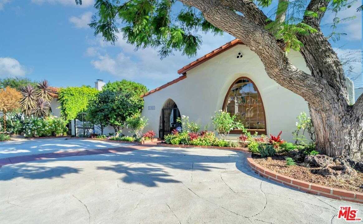 10630 Wellworth Ave - Photo 3 of 17