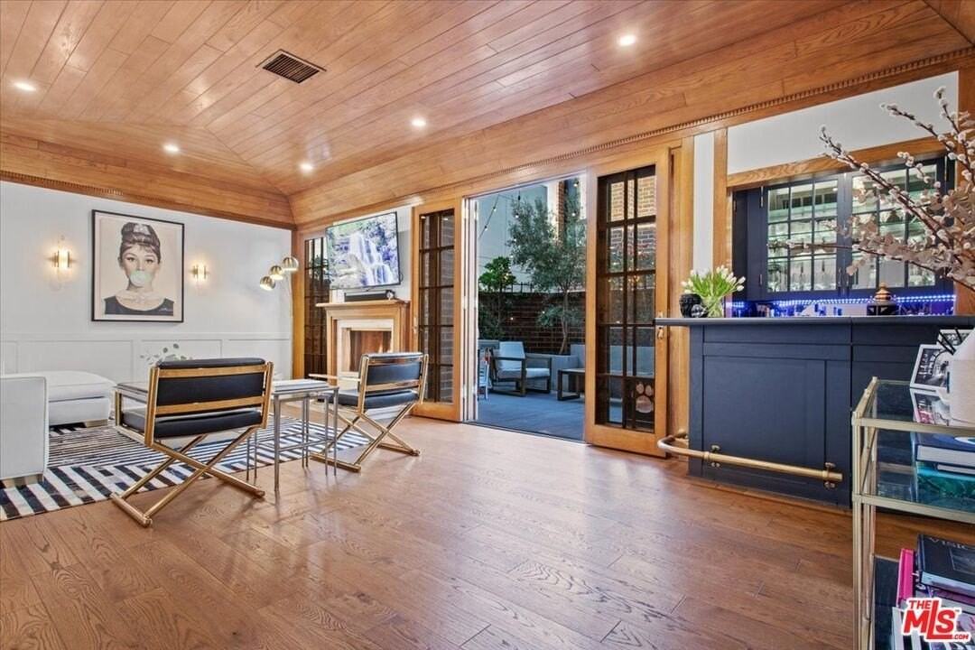 9311 Burton Way Apt A - Photo 4 of 27