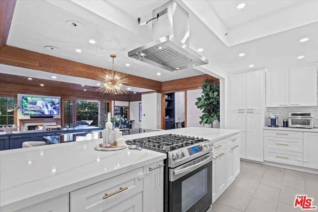 9311 Burton Way Apt A - Photo 7 of 27