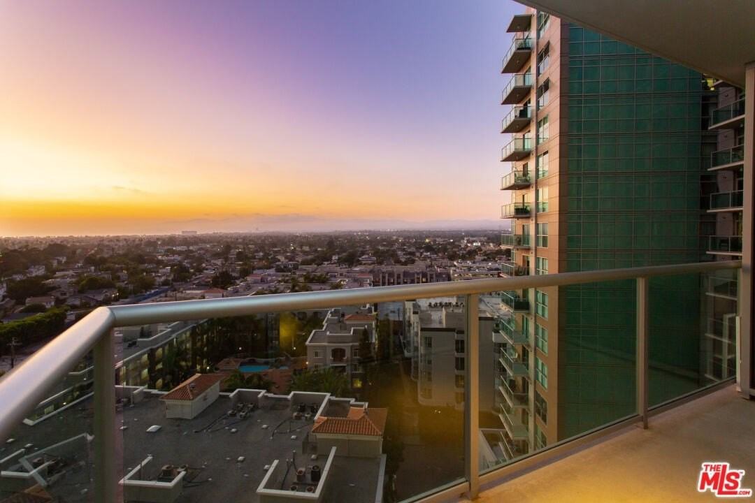 13700 Marina Pointe Dr Unit 1209 - Photo 4 of 50