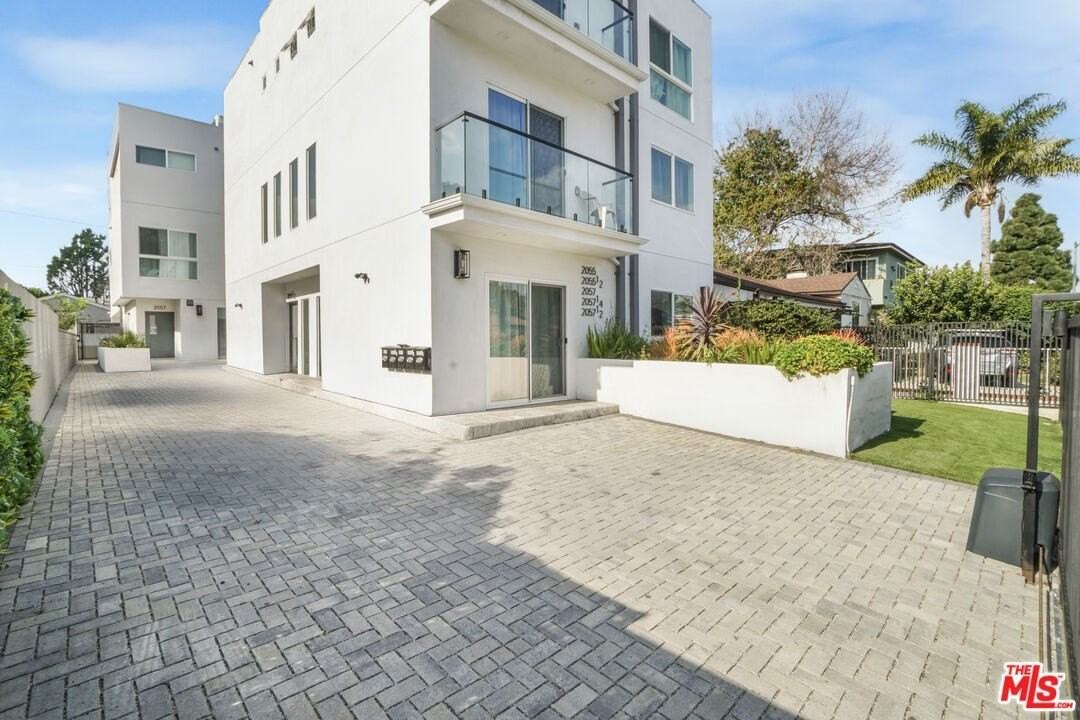 2057 3/4 S Garth Ave - Photo 2 of 33