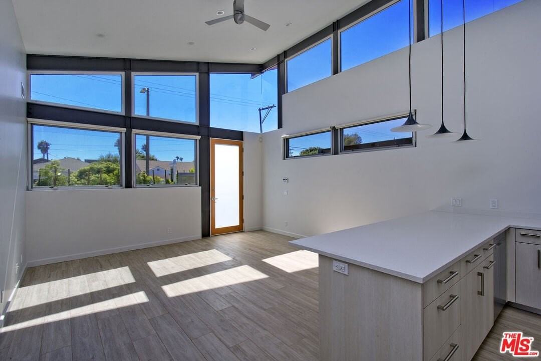 806 6th Ave Apt 1 - Photo 2 of 10