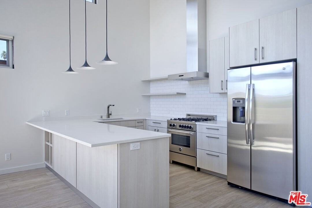 806 6th Ave Apt 1 - Photo 3 of 10