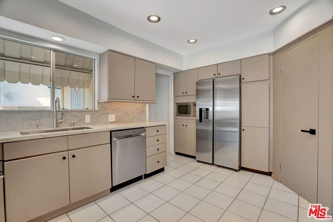 19732 Henshaw St - Photo 7 of 45