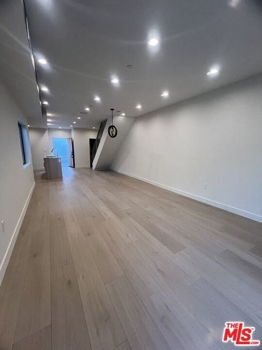 17243 Kittridge St - Photo 3 of 9