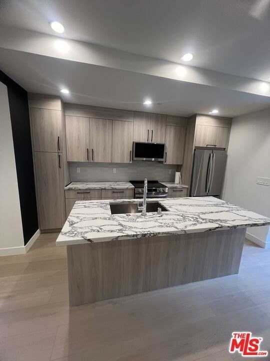 17243 Kittridge St - Photo 4 of 9