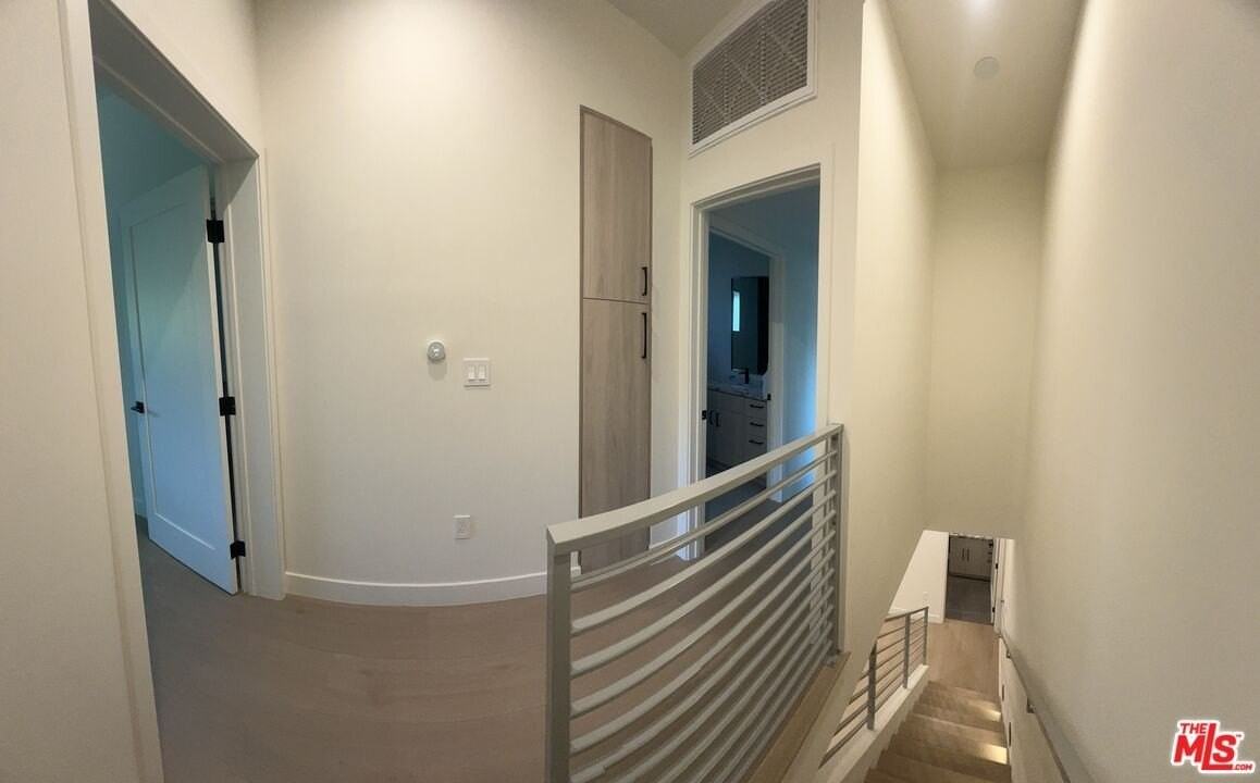 17243 Kittridge St - Photo 5 of 9