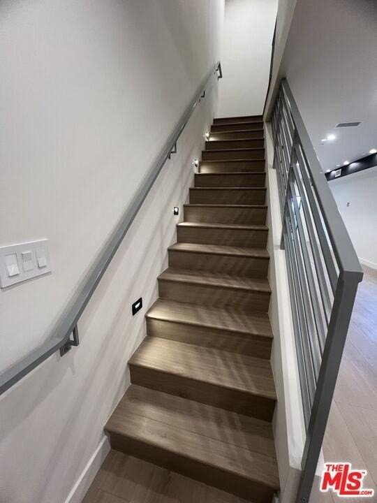 17243 Kittridge St - Photo 6 of 9