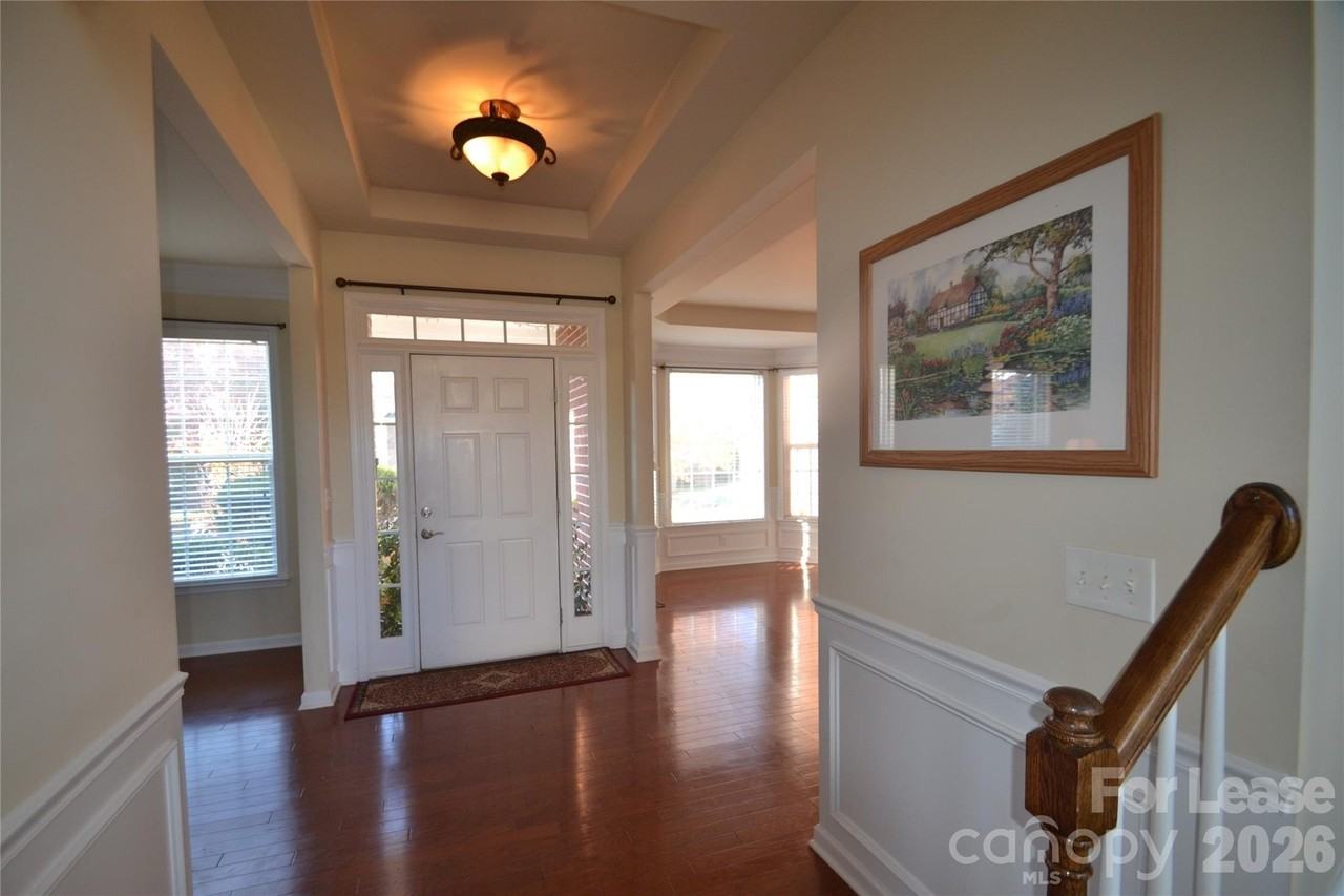 221 Montibello Dr - Photo 2 of 27