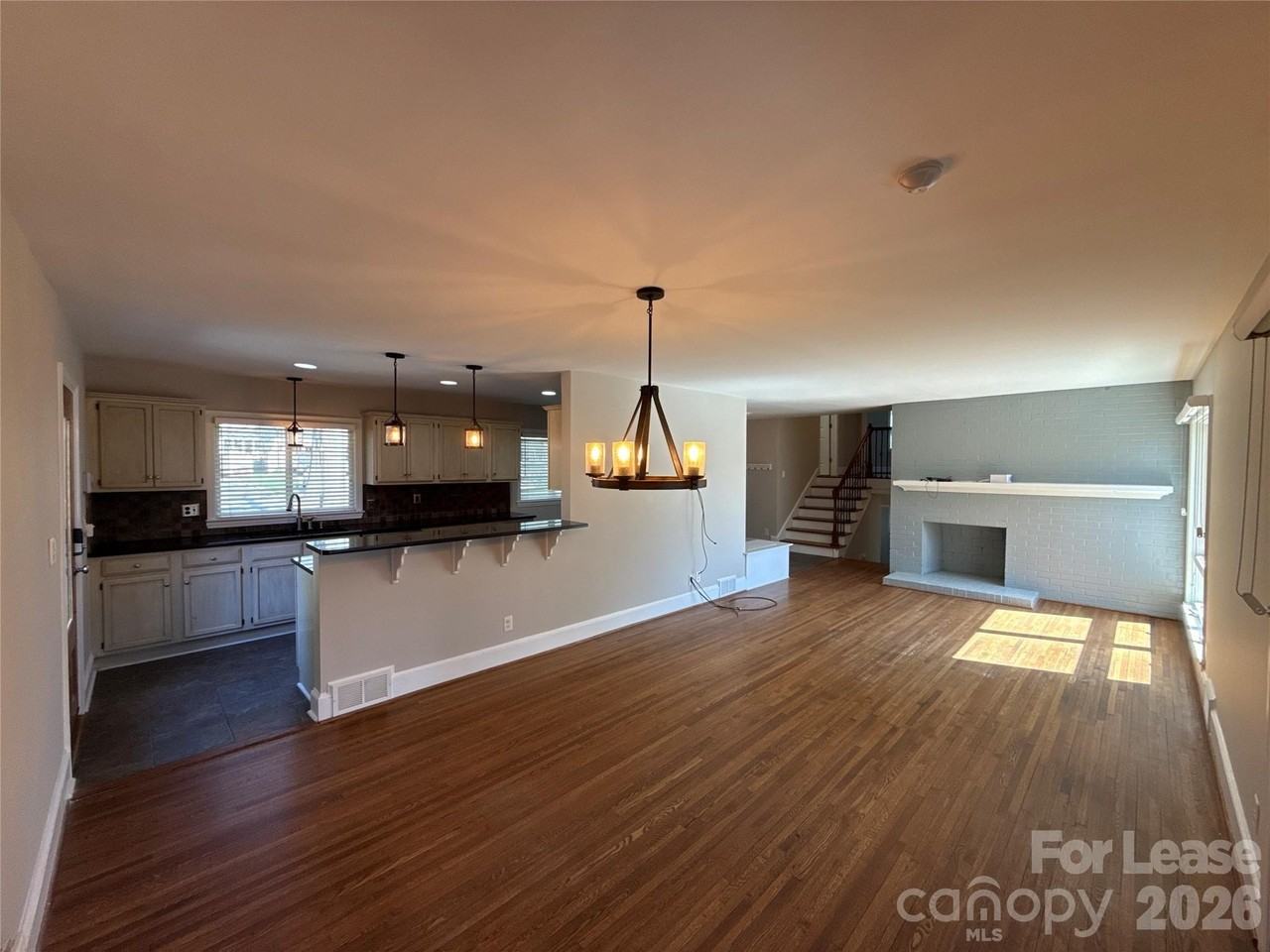 2821 Sunset Dr - Photo 2 of 21