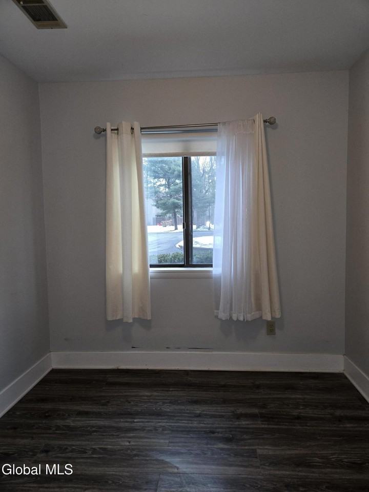 93 Ridgewood Ter - Photo 3 of 38