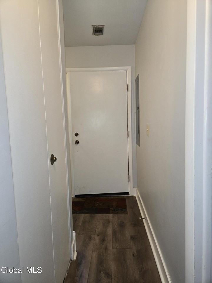 93 Ridgewood Ter - Photo 7 of 38