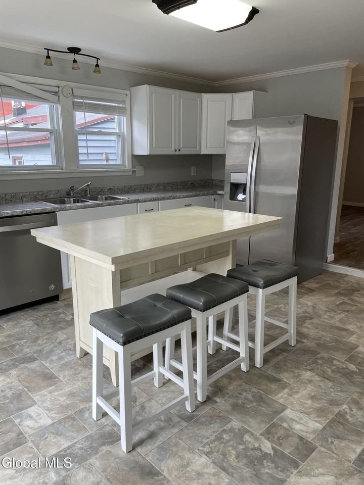 75 Union St Unit 1 - Photo 2 of 15