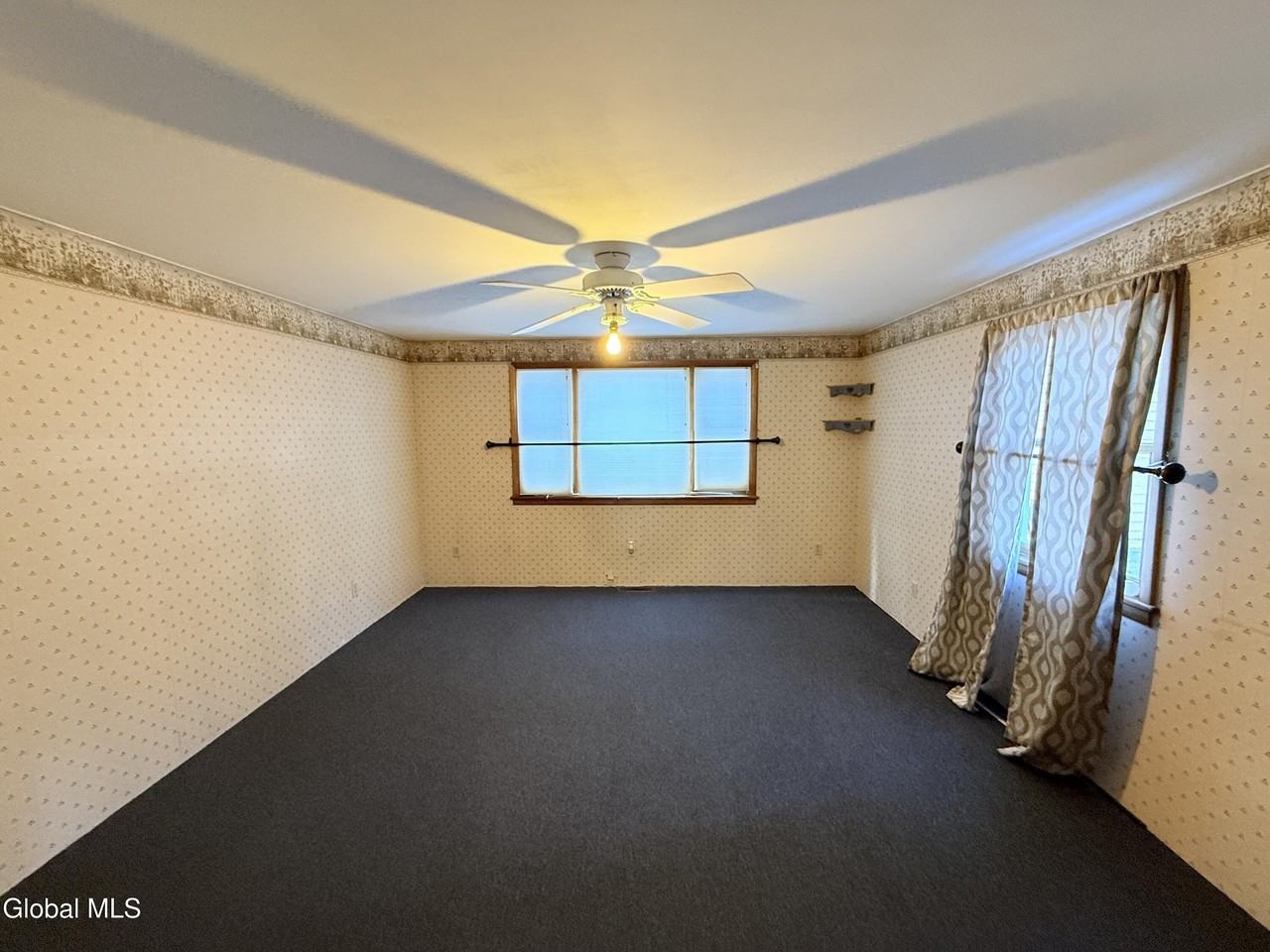 304 N Main St - Photo 6 of 16