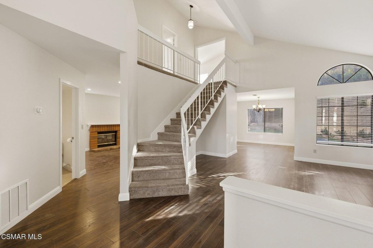 26916 Lost Oak Ct - Photo 3 of 40