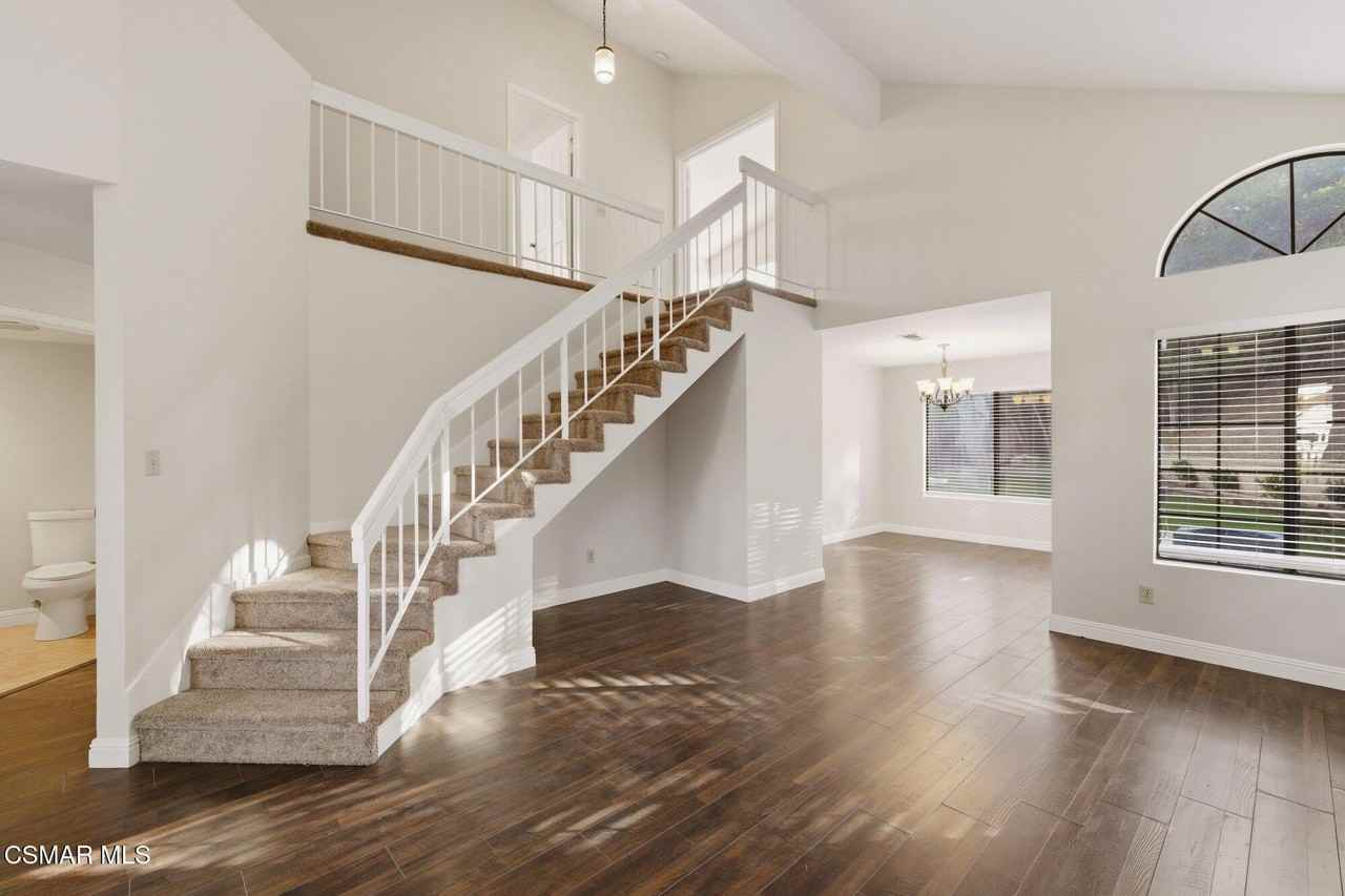 26916 Lost Oak Ct - Photo 4 of 40