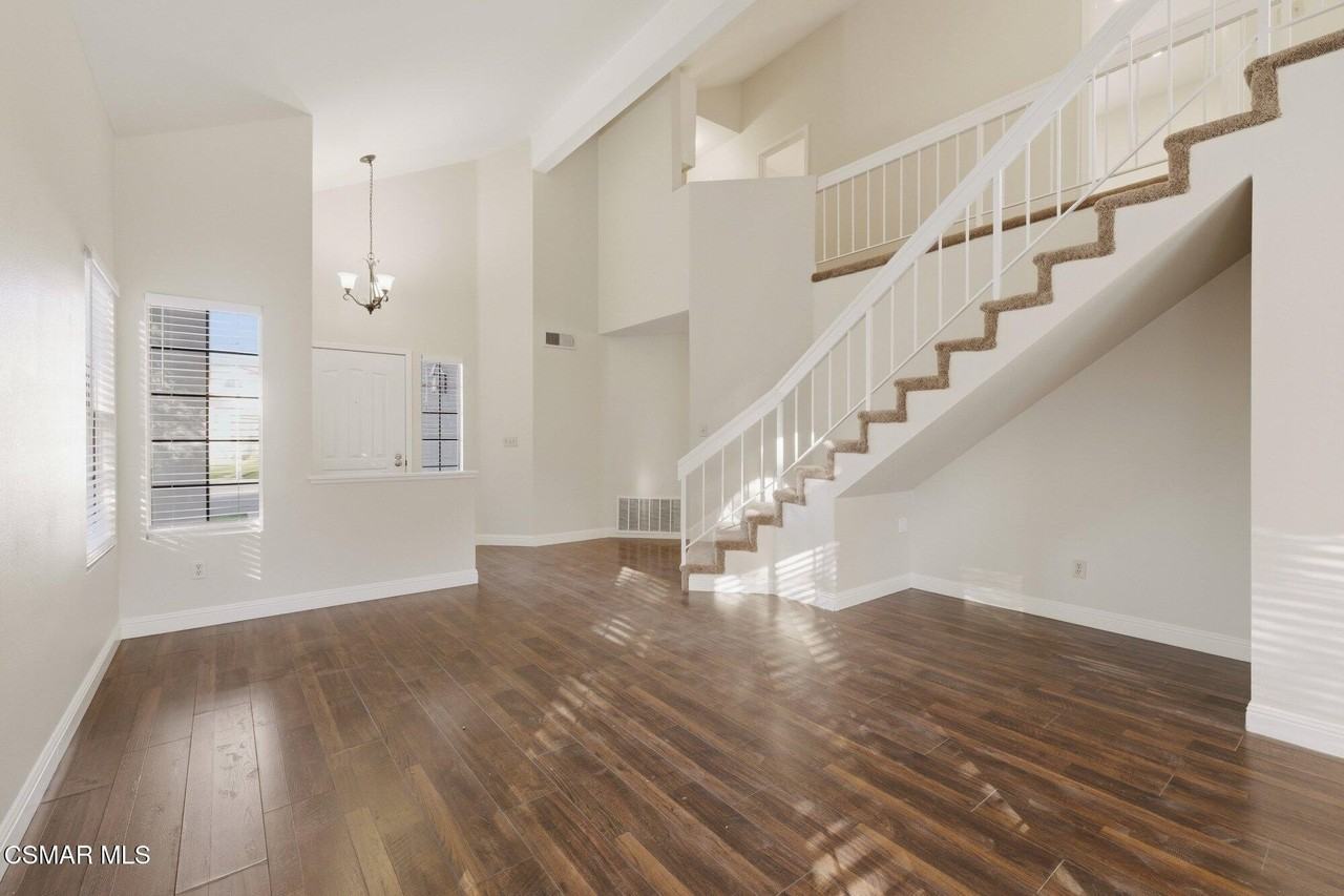 26916 Lost Oak Ct - Photo 5 of 40