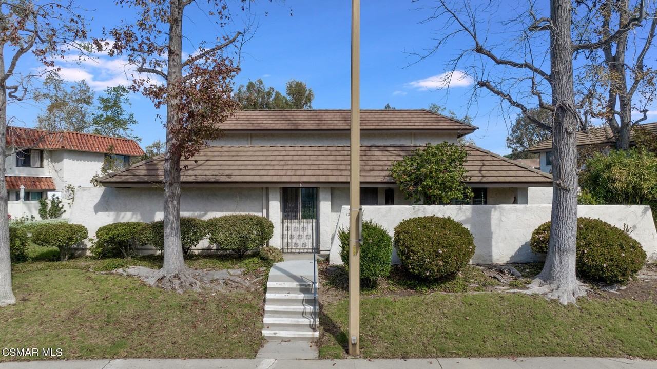 1202 Landsburn Cir - Photo 2 of 30