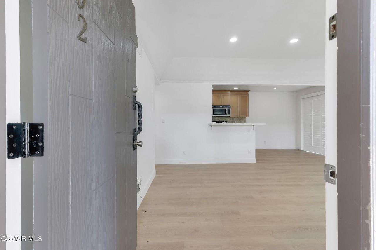 1202 Landsburn Cir - Photo 4 of 30