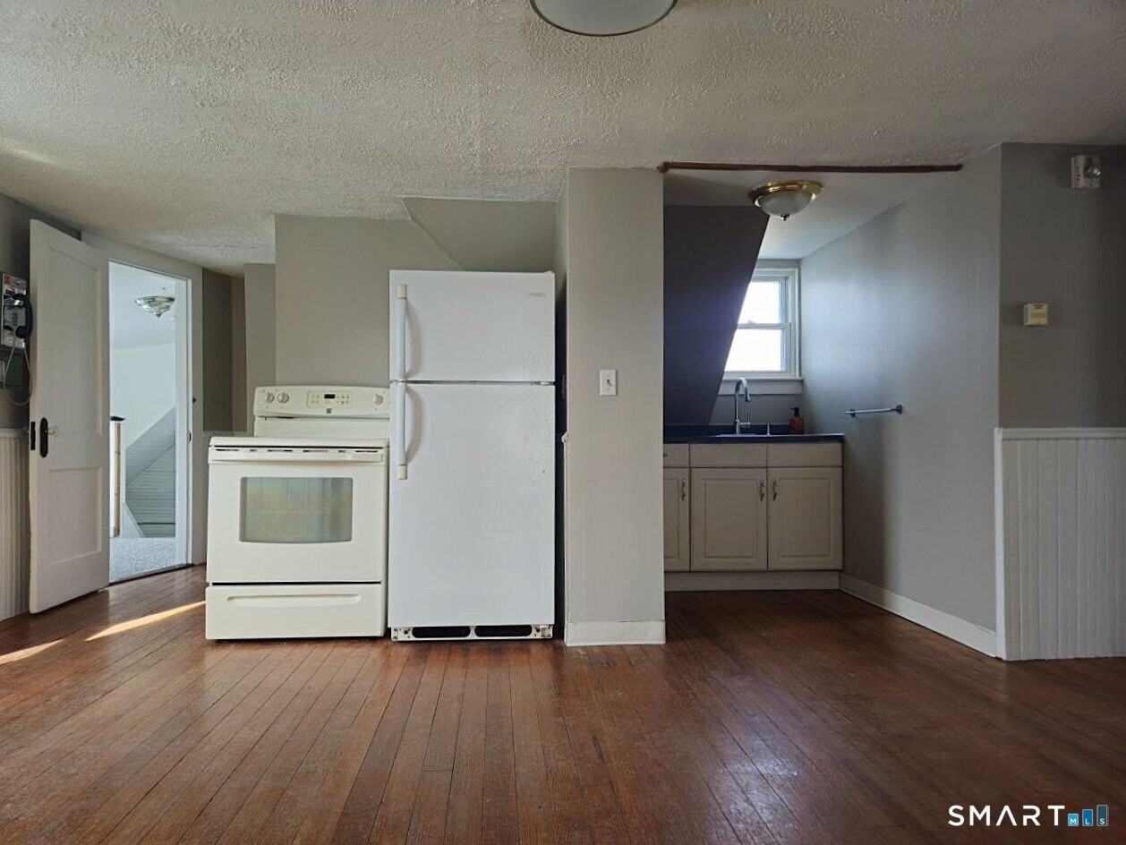 21 Sigourney St Unit 3 - Photo 2 of 27