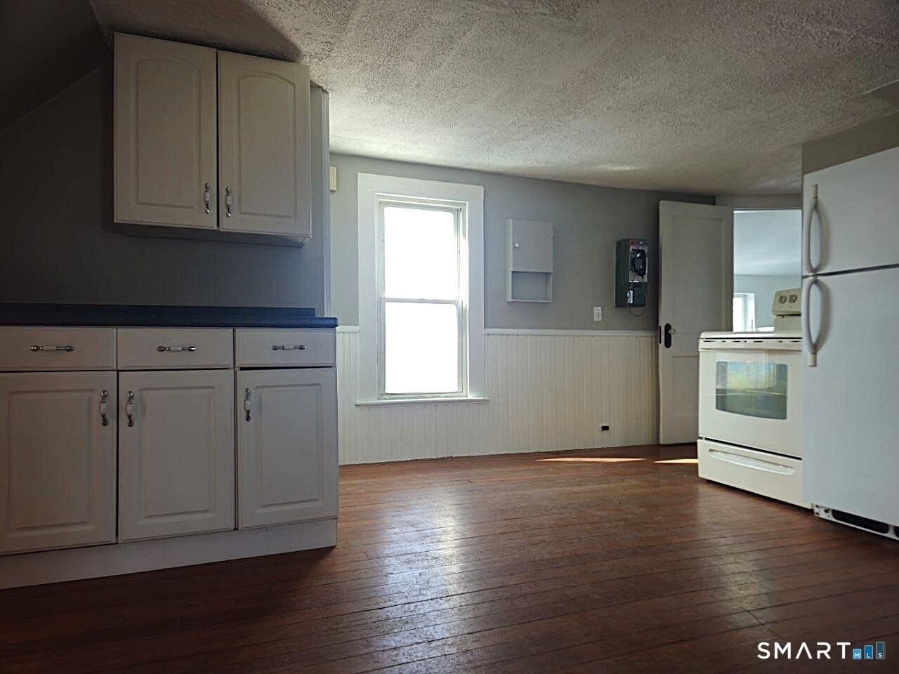 21 Sigourney St Unit 3 - Photo 3 of 27